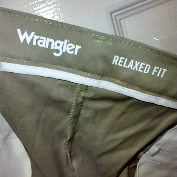 NWT Wrangler Riata Flat Front Relaxed Fit Chino Pants 42X30. - Picture 7 of 9